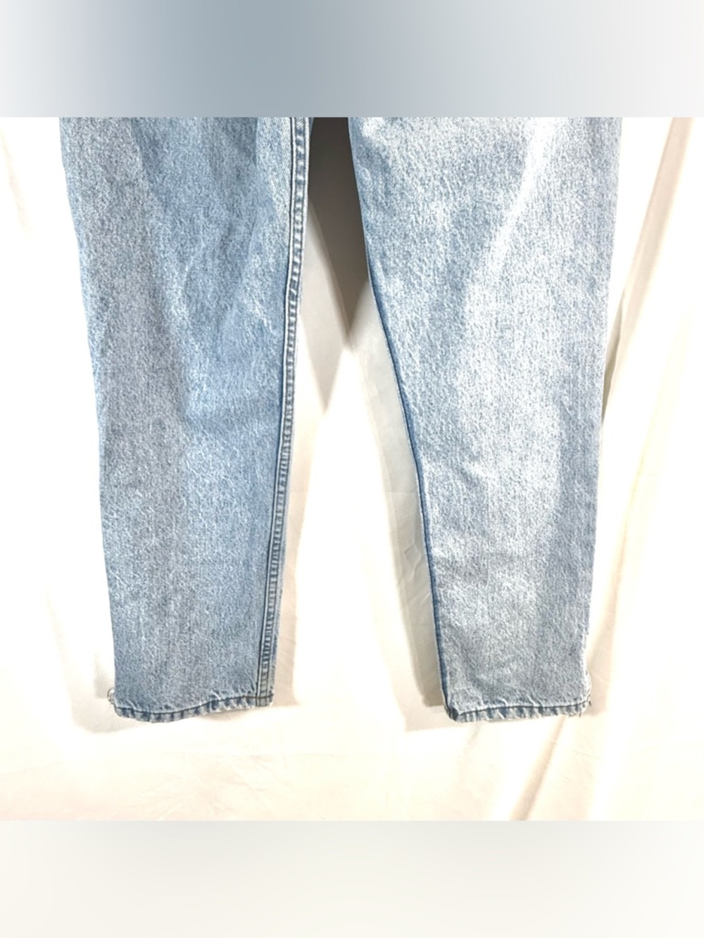 Urban Outfitters BDG Dad Fit High Rise Light Wash Jeans With Side Heel Slit - Picture 8 of 14